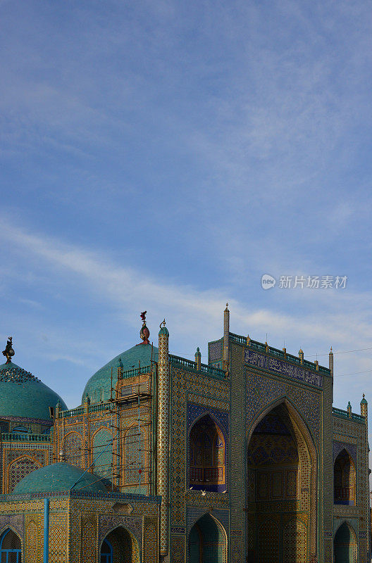 阿里的圣地(Hazrat Ali Mazar)，也被称为马扎里沙里夫的蓝色清真寺，巴尔赫省